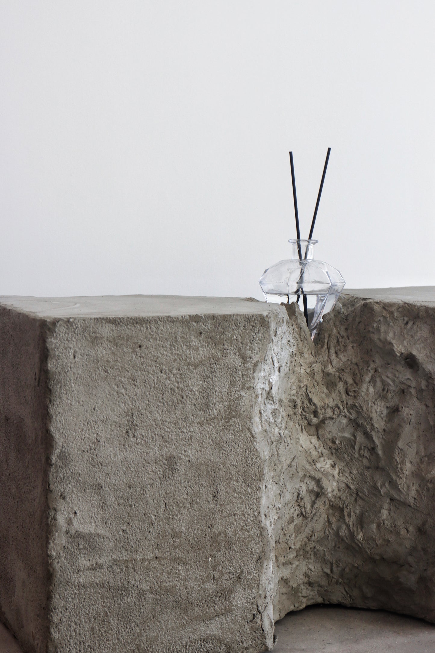 INTERSECTION | Diffuser Table