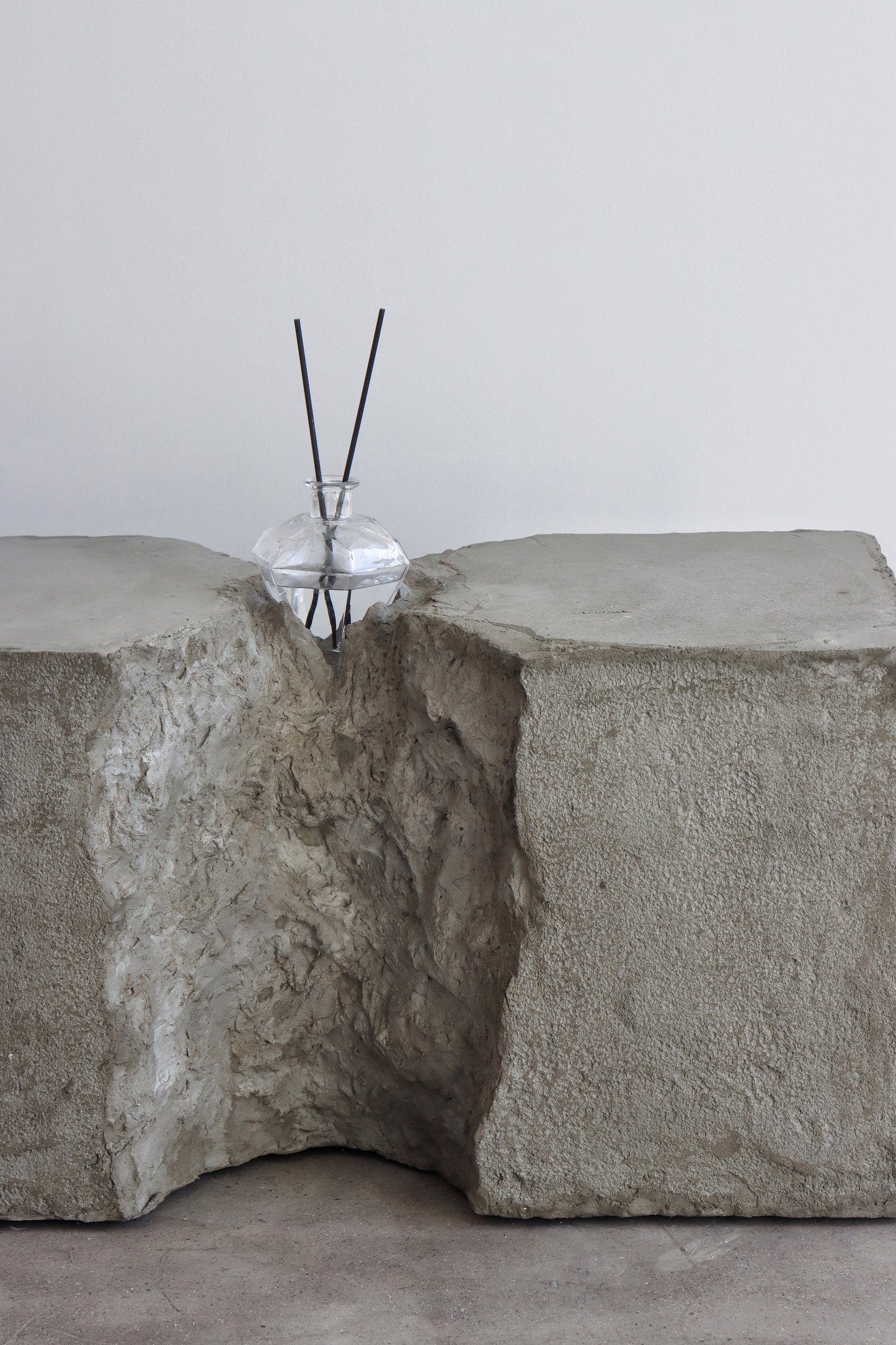 INTERSECTION | Diffuser Table