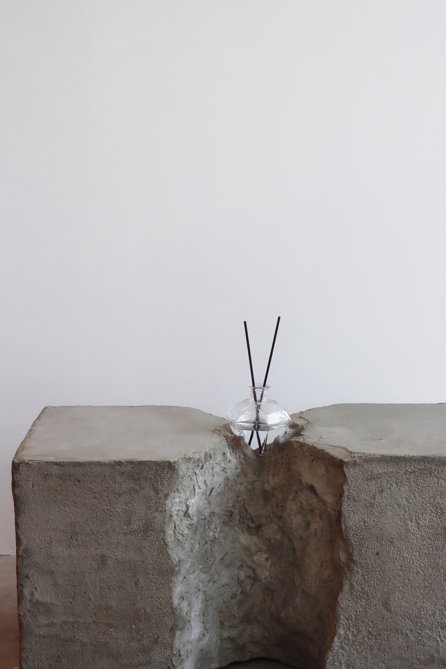 INTERSECTION | Diffuser Table