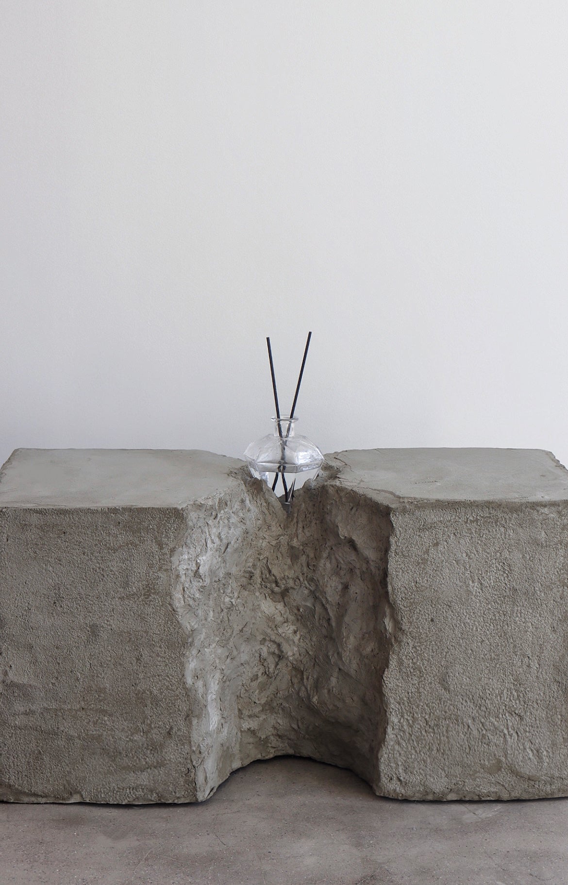 INTERSECTION | Diffuser Table